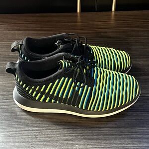Nike Roshe Two Flyknit Black and Blue Sneakers